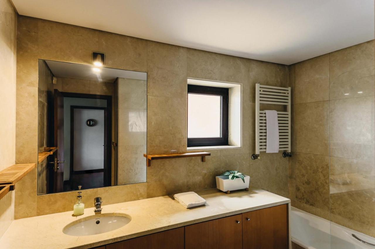 Riverfront Haven Family'S Choice With Free Garage Порто Екстериор снимка